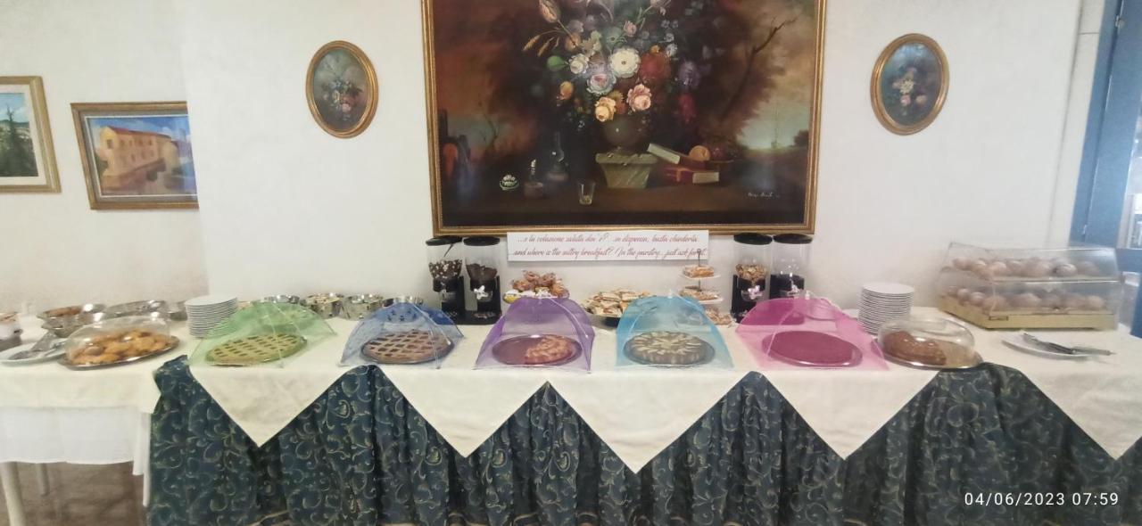 King Hotel Фиуджи Екстериор снимка