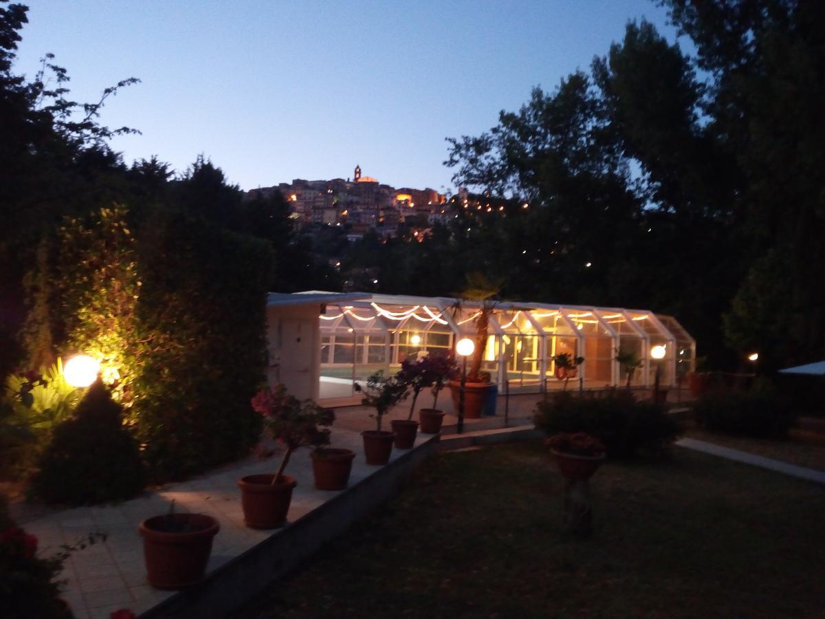 King Hotel Фиуджи Екстериор снимка