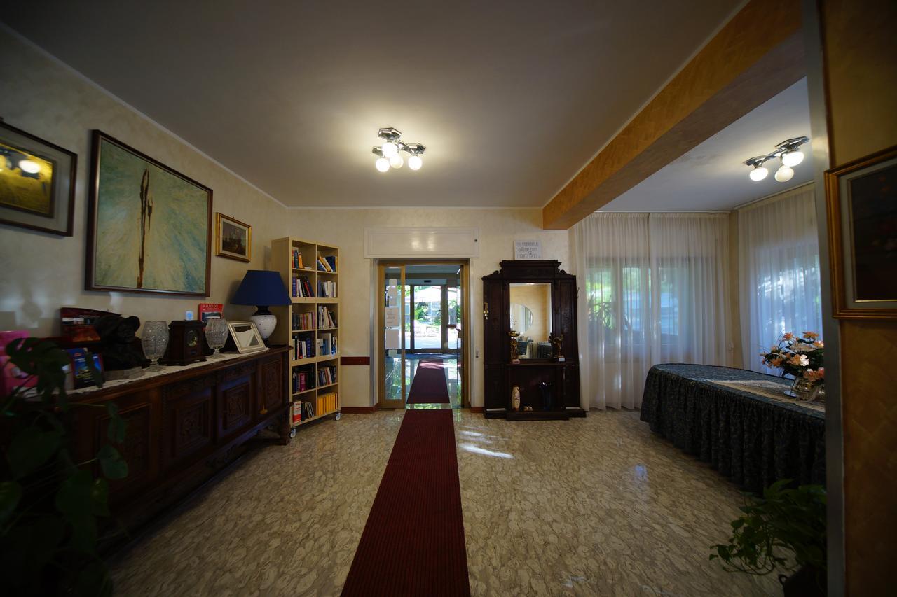 King Hotel Фиуджи Екстериор снимка