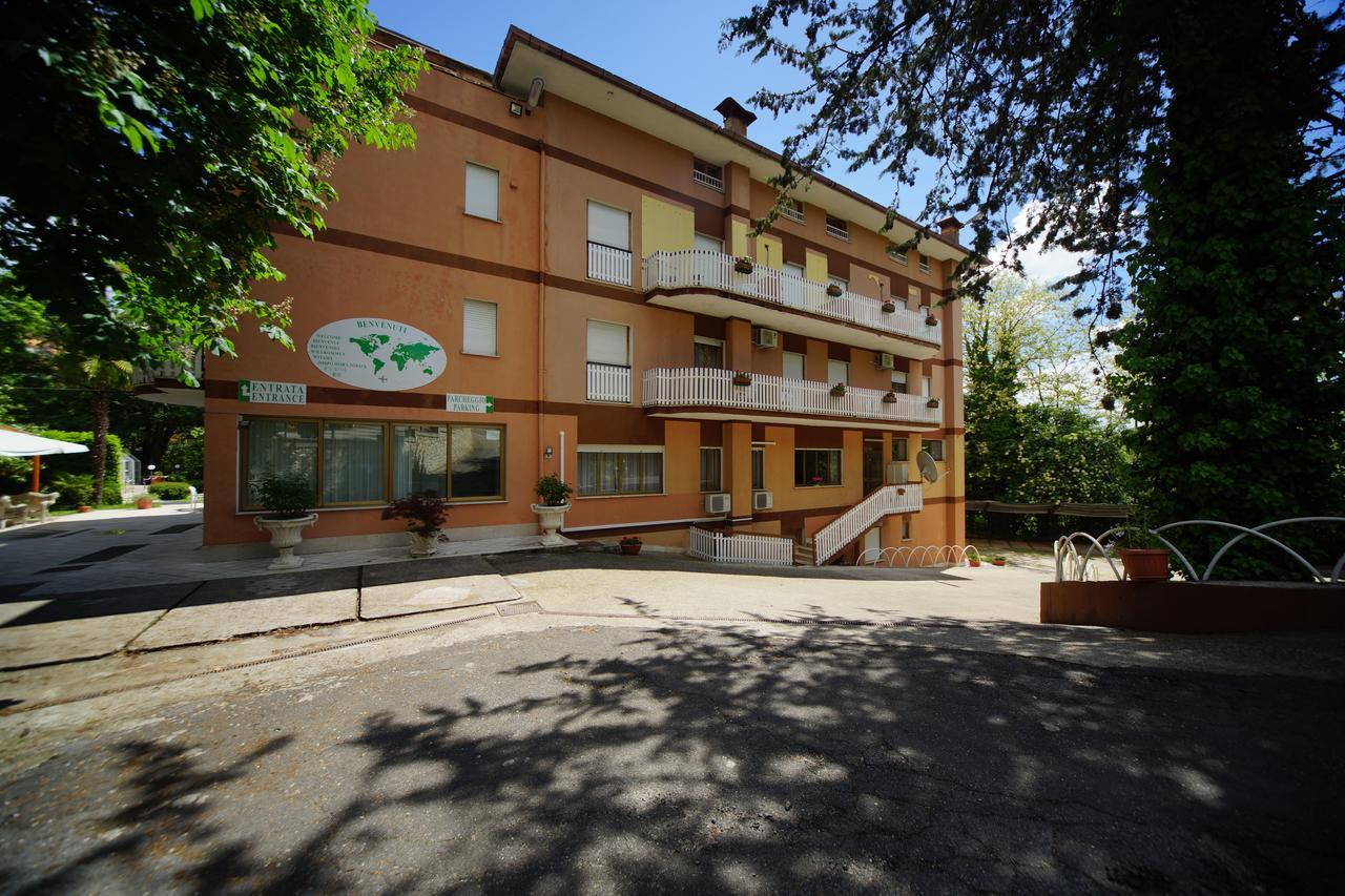 King Hotel Фиуджи Екстериор снимка